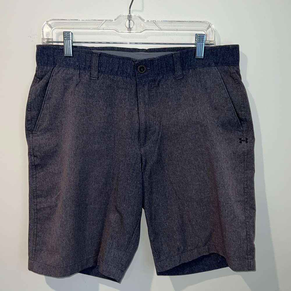 Under Armour Men’s gray golf shorts size 34